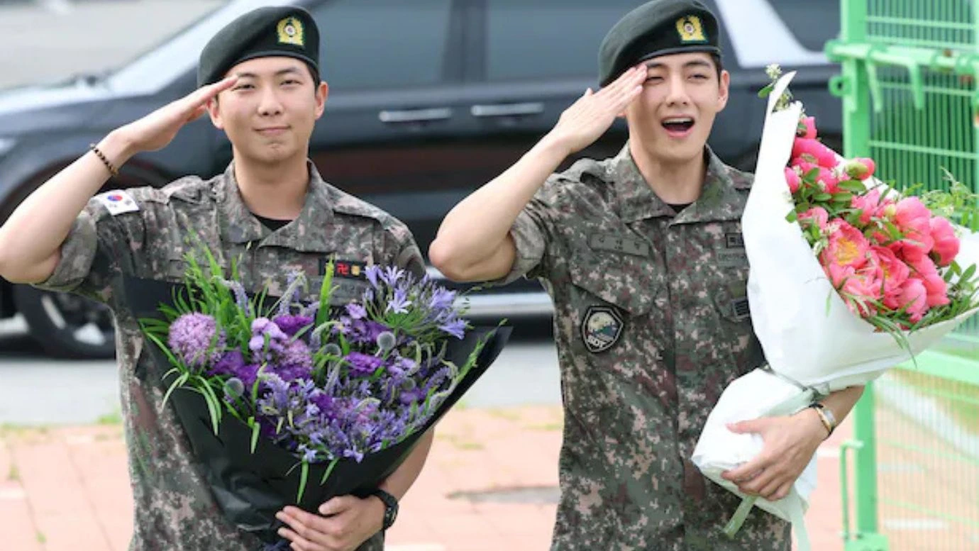 Namjoon y Taehyung finalizan el servicio militar: ¡Bienvenidos! 