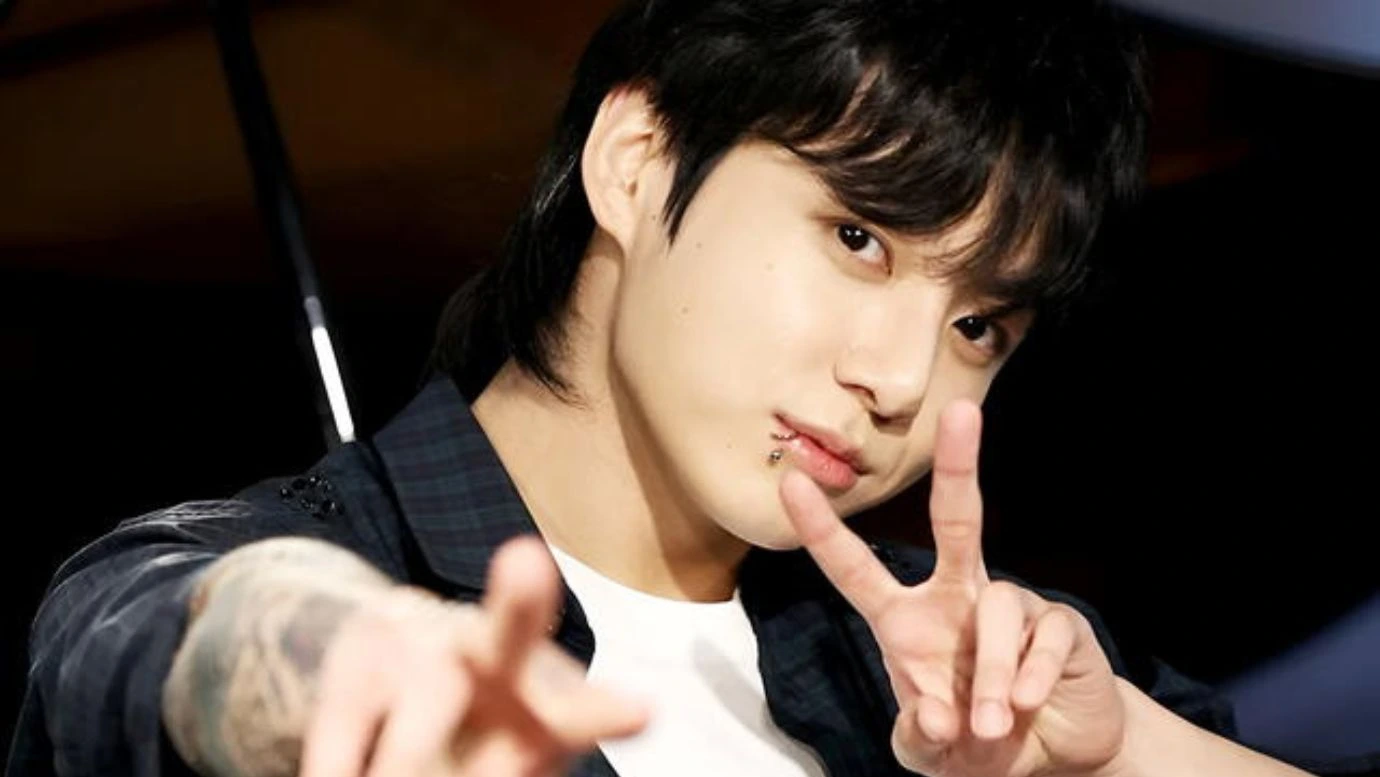 “Seven” y “GOLDEN” de Jungkook domina las plataformas digitales