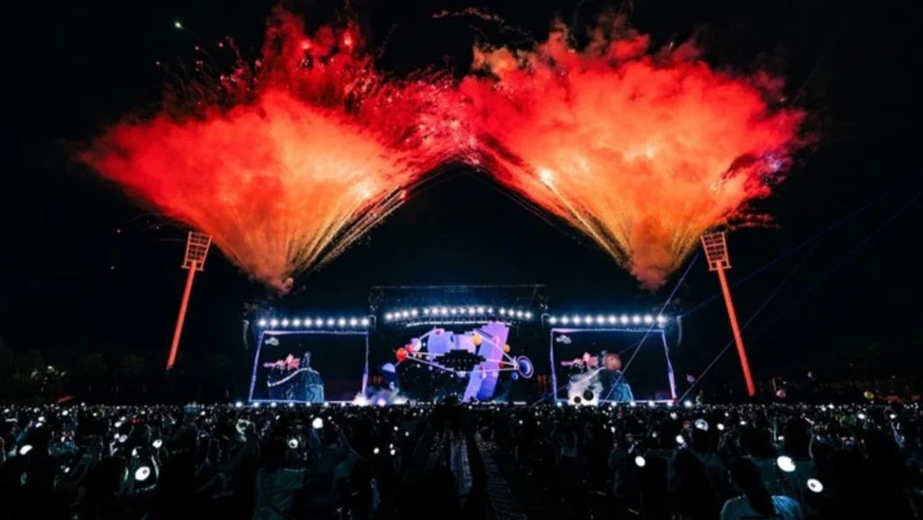 Jin inaguró su gira de conciertos